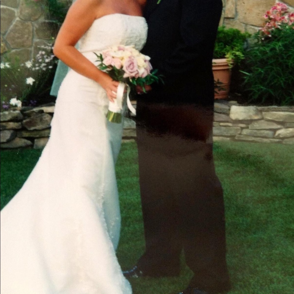 Wedding dress fits a size 4-6.